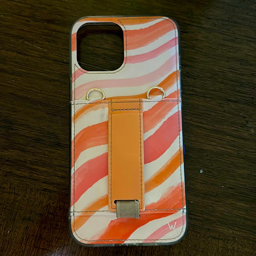 Walli Case iPhone 12 max pro. Discoloration at the bottoms of handle &top left.